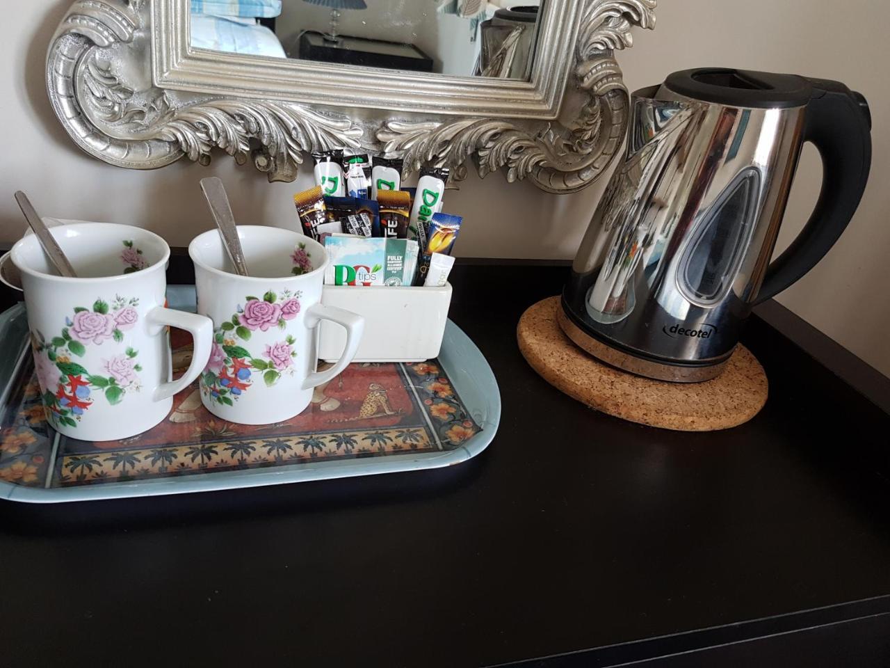Chimneys B&B Holbrook  外观 照片